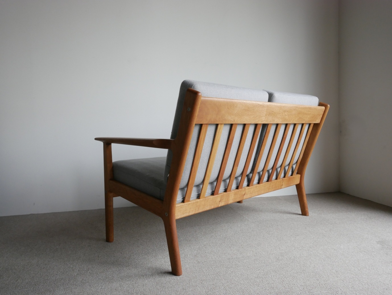 GE265 2Seater sofa by Hans J.Wegner 