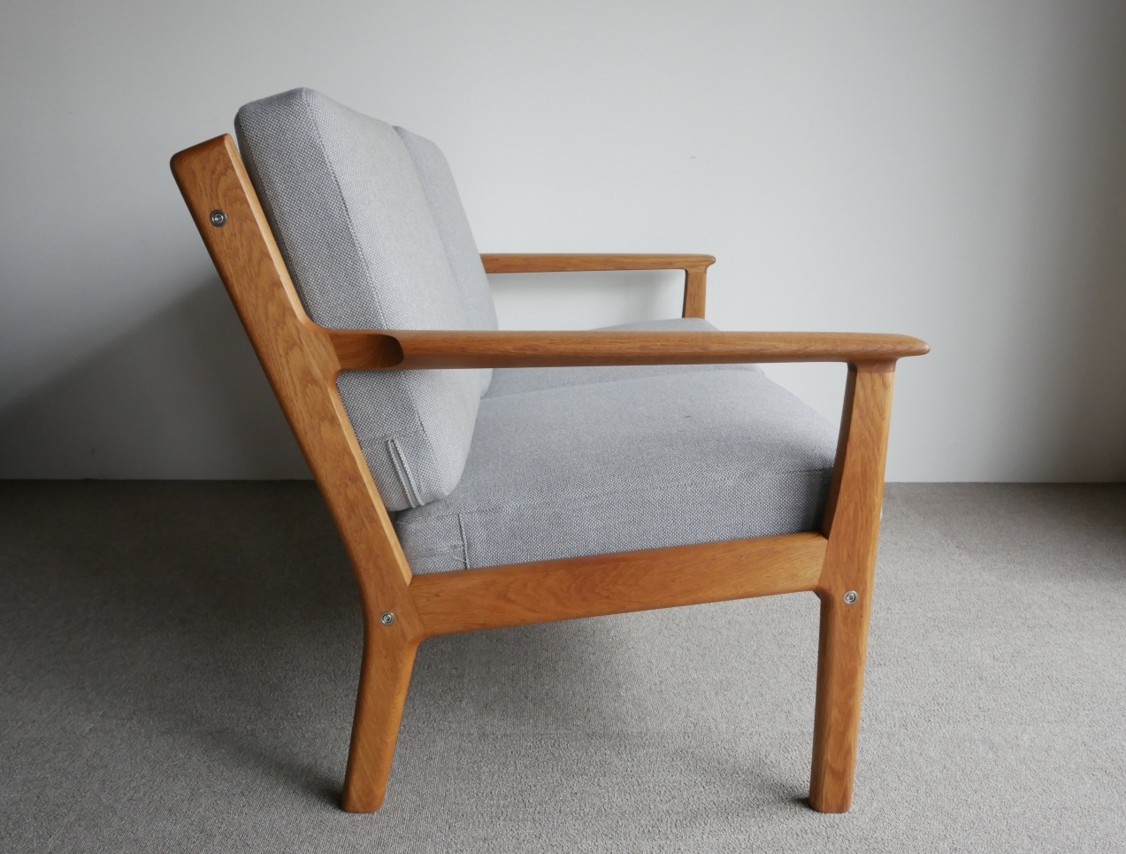 GE265 2Seater sofa by Hans J.Wegner 