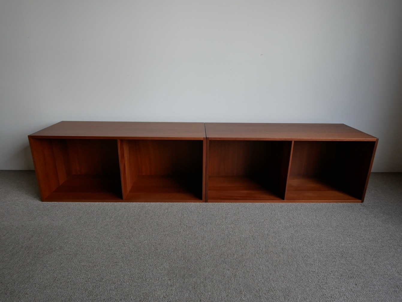 Book Shelf by Christian Hvidt �ڤ��䤤��碌��