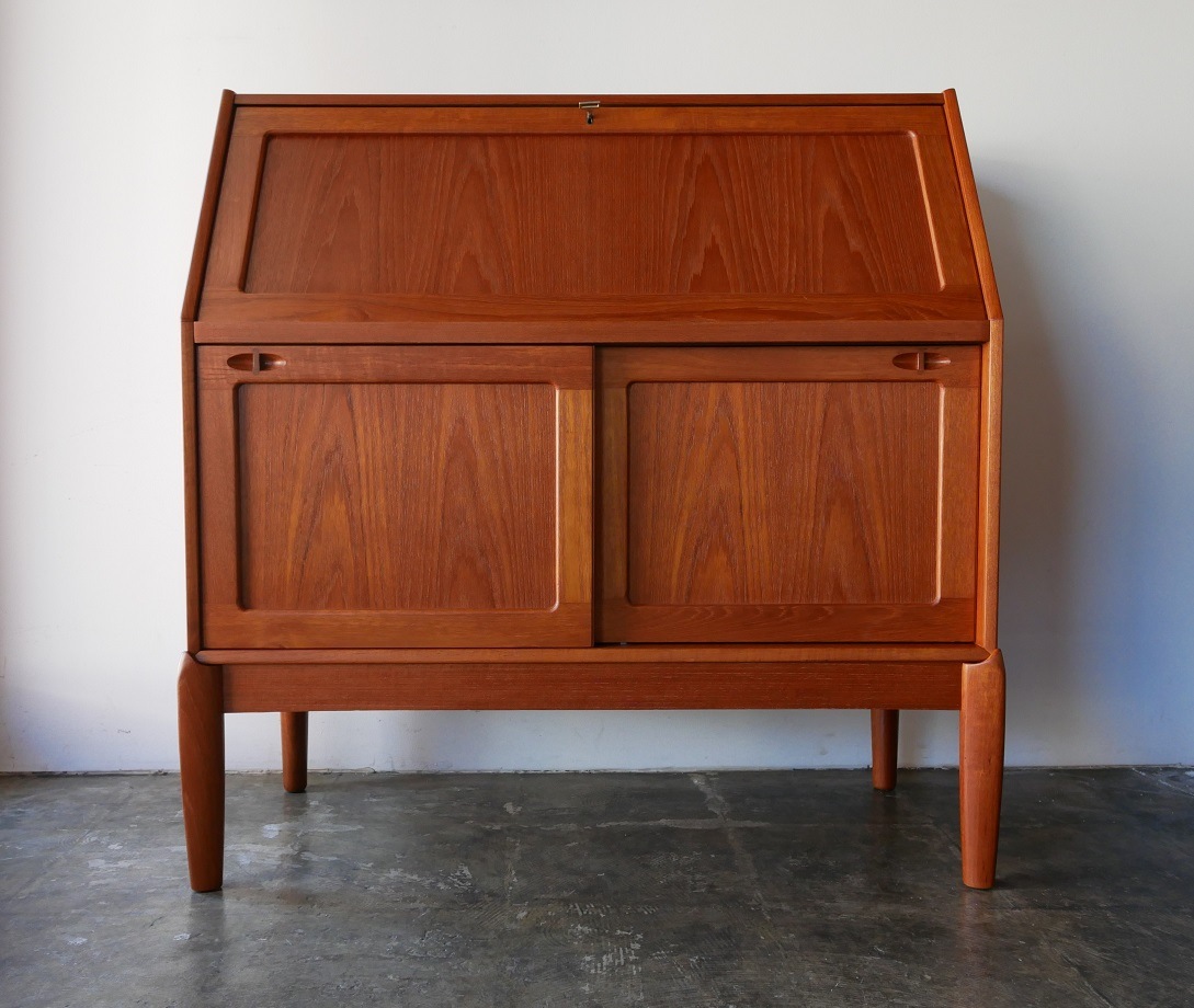 Writing Bureau by H.W Klein