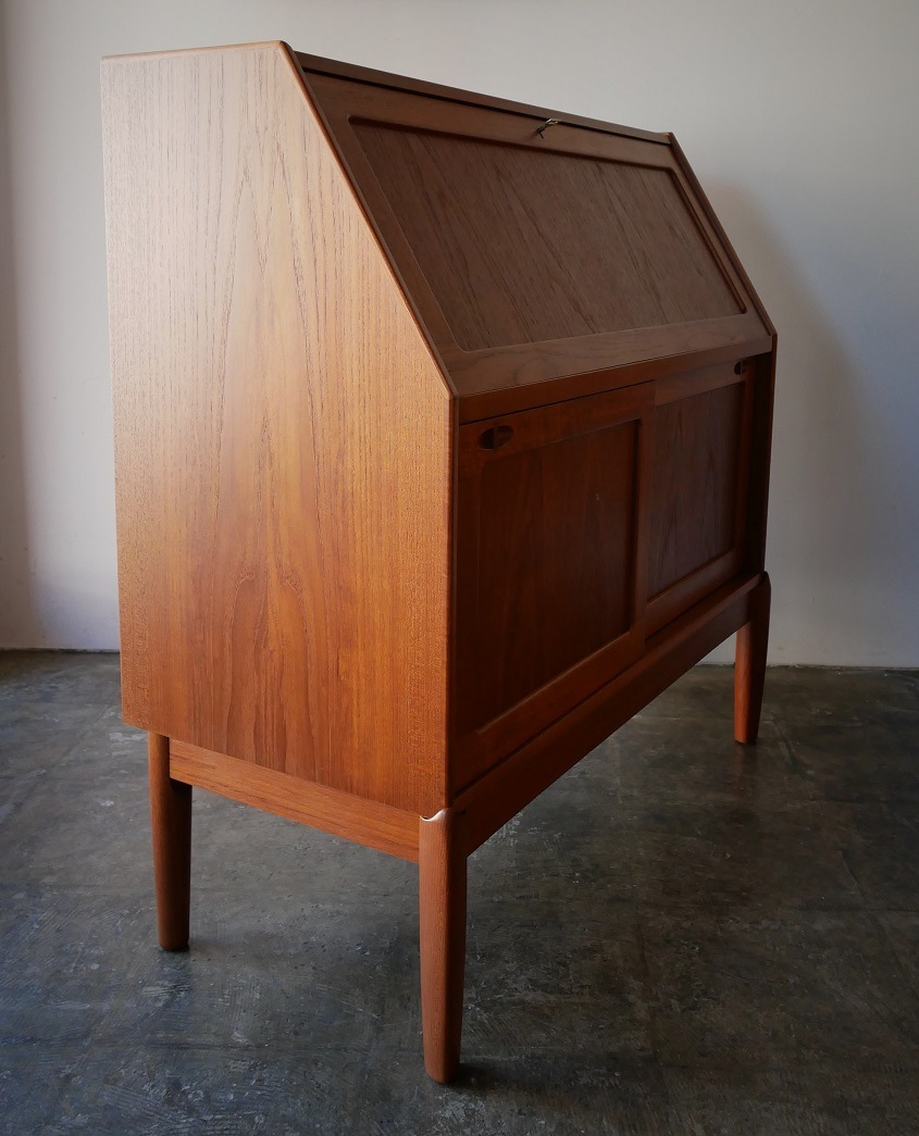Writing Bureau by H.W Klein