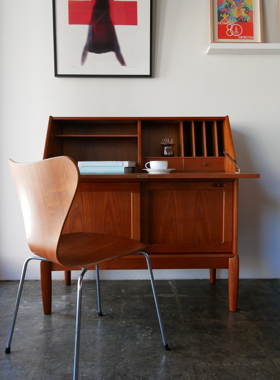 Writing Bureau by H.W Klein