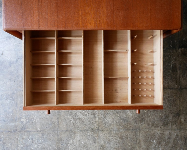 Sewing table PP-33 by Hans J.Wegner