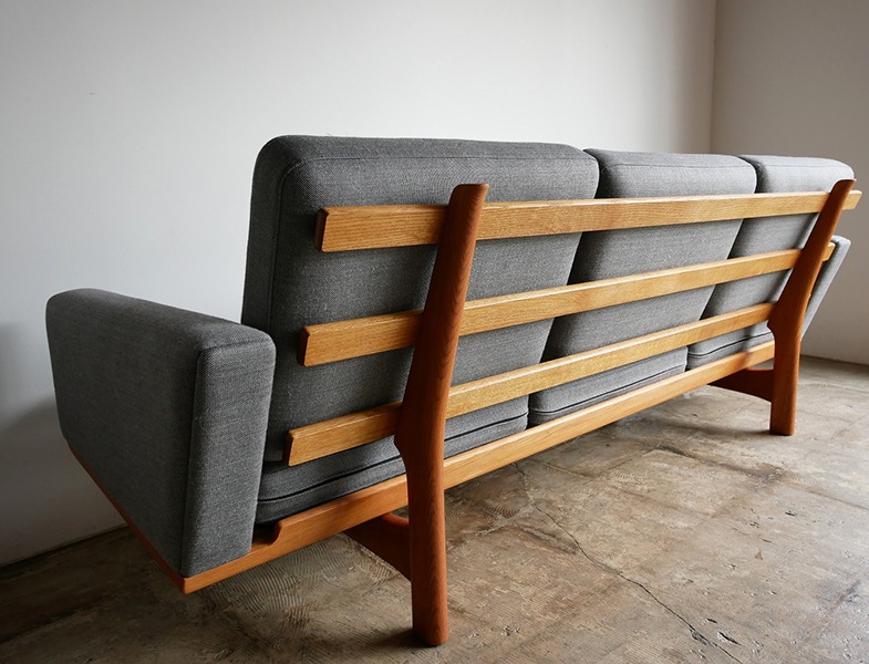 GE236 3seater sofa by Hans J.Wegner