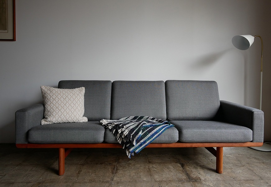 GE236 3seater sofa by Hans J.Wegner
