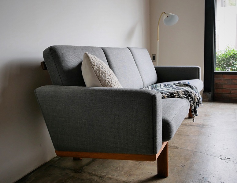 GE236 3seater sofa by Hans J.Wegner