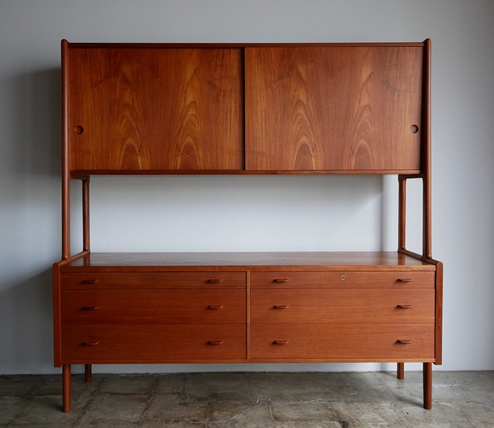 RY20 Cabinet by Hans J .Wegner