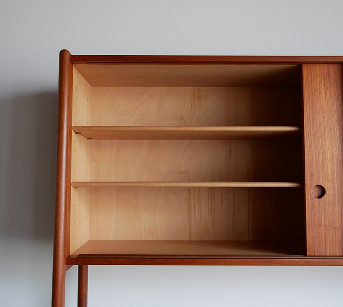 RY20 Cabinet by Hans J .Wegner