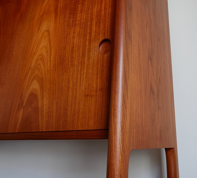 RY20 Cabinet by Hans J .Wegner