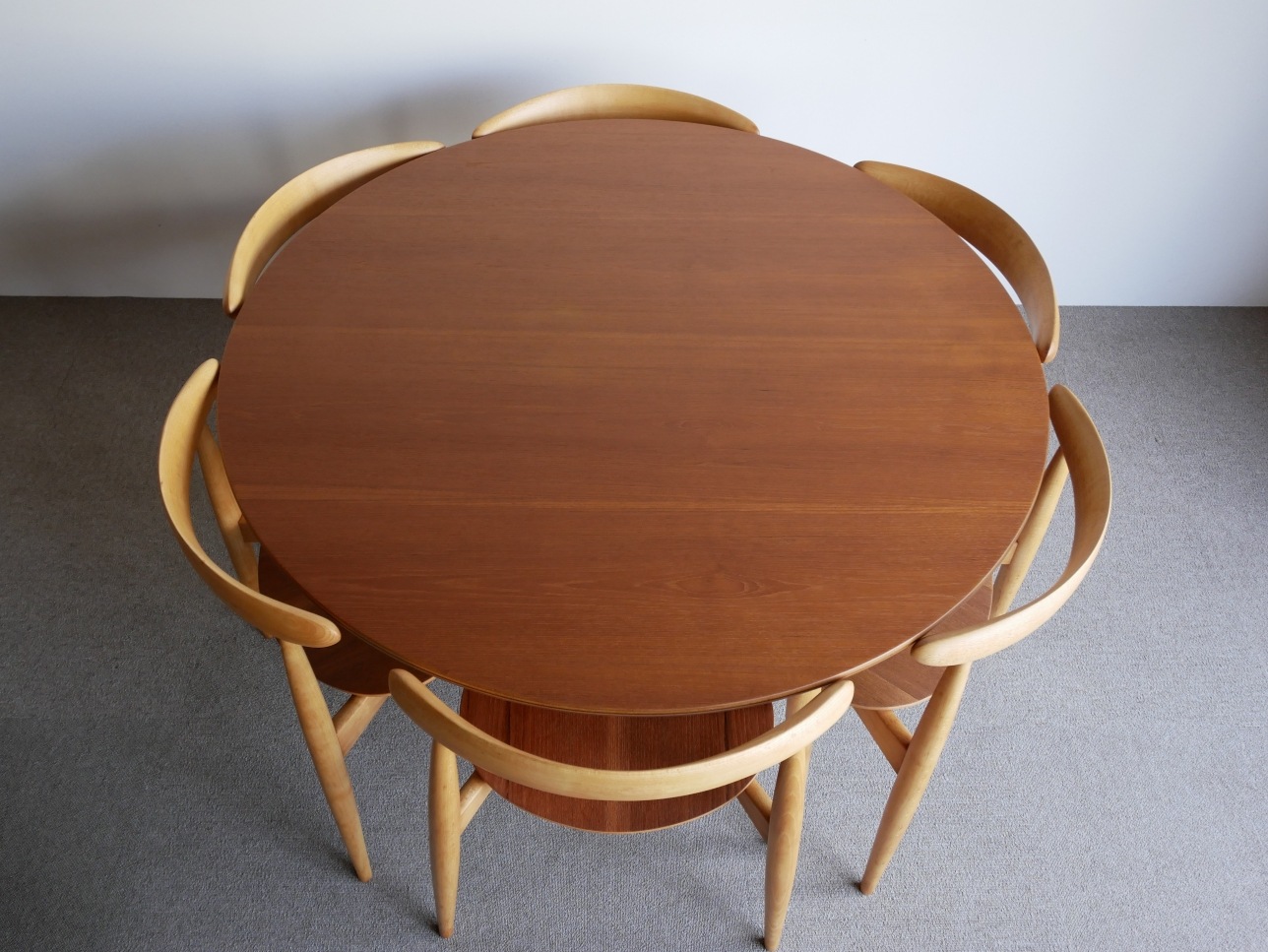 Heart Chair Dining set by Hans J.Wegner