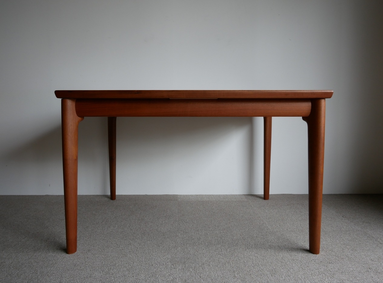 Dining table by Grete Jalk �ڤ��䤤��碌��