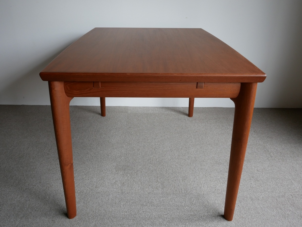 Dining table by Grete Jalk �ڤ��䤤��碌��