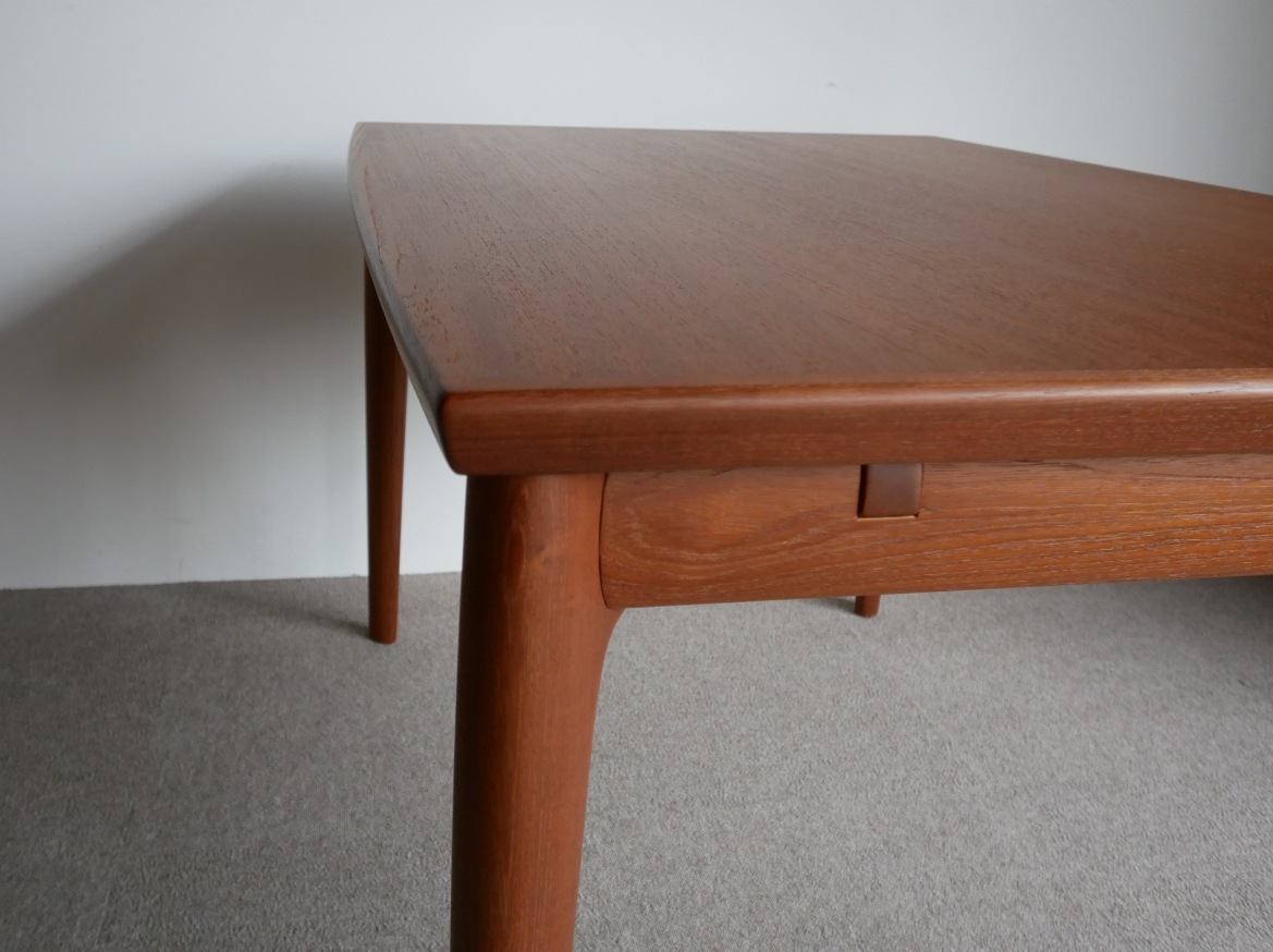Dining table by Grete Jalk �ڤ��䤤��碌��
