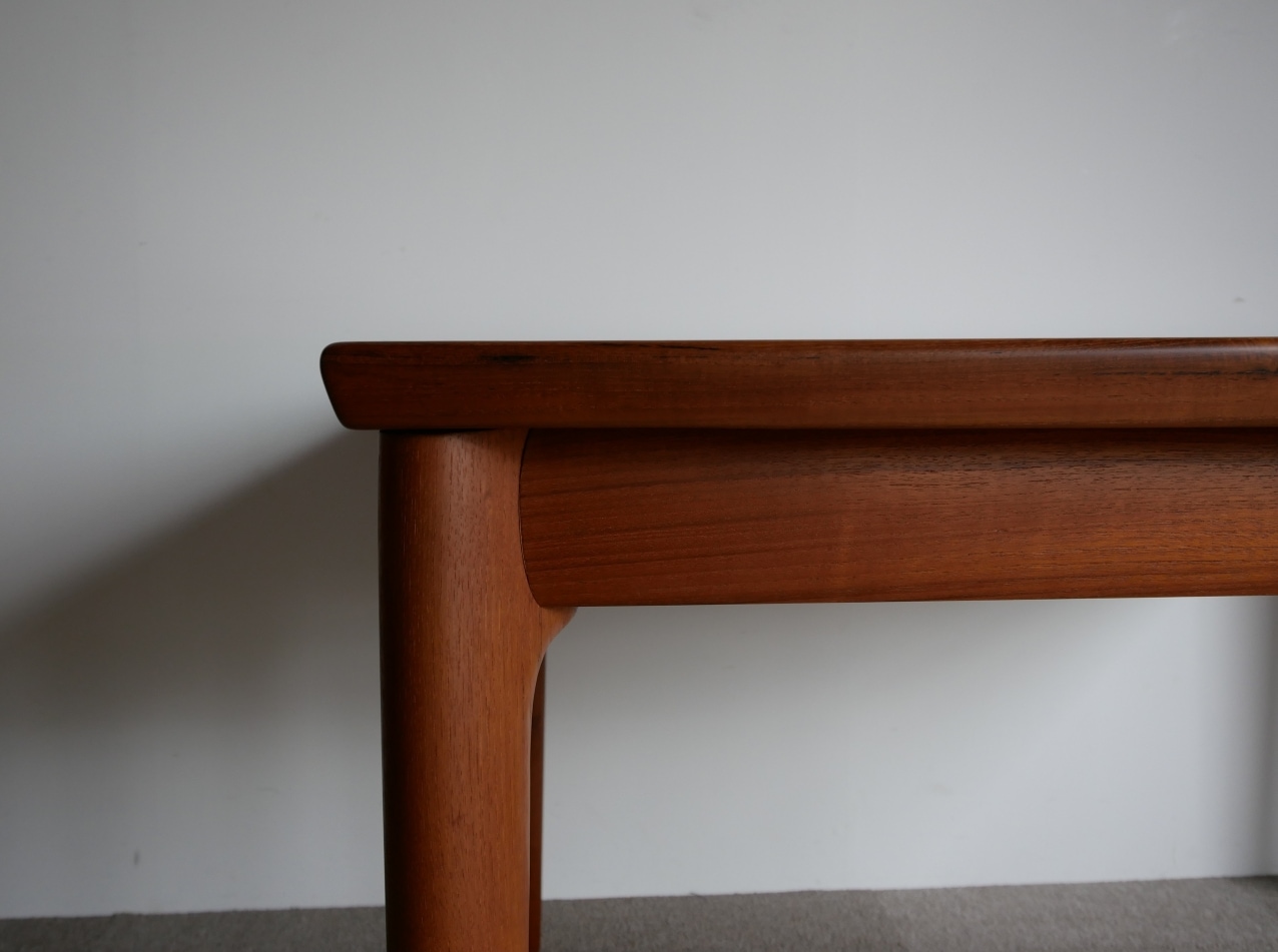 Dining table by Grete Jalk �ڤ��䤤��碌��