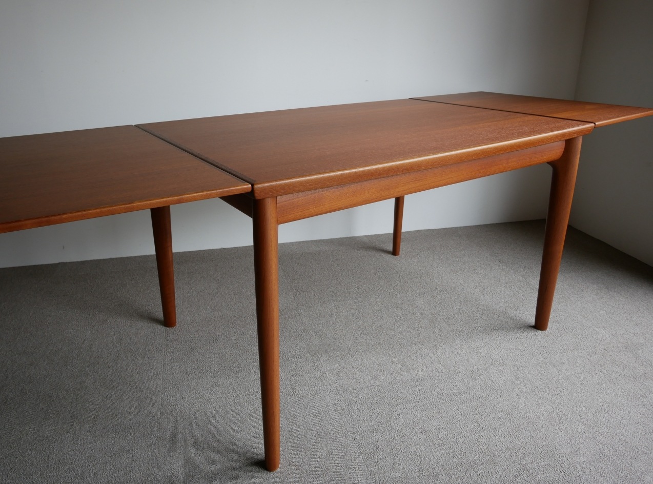 Dining table by Grete Jalk �ڤ��䤤��碌��
