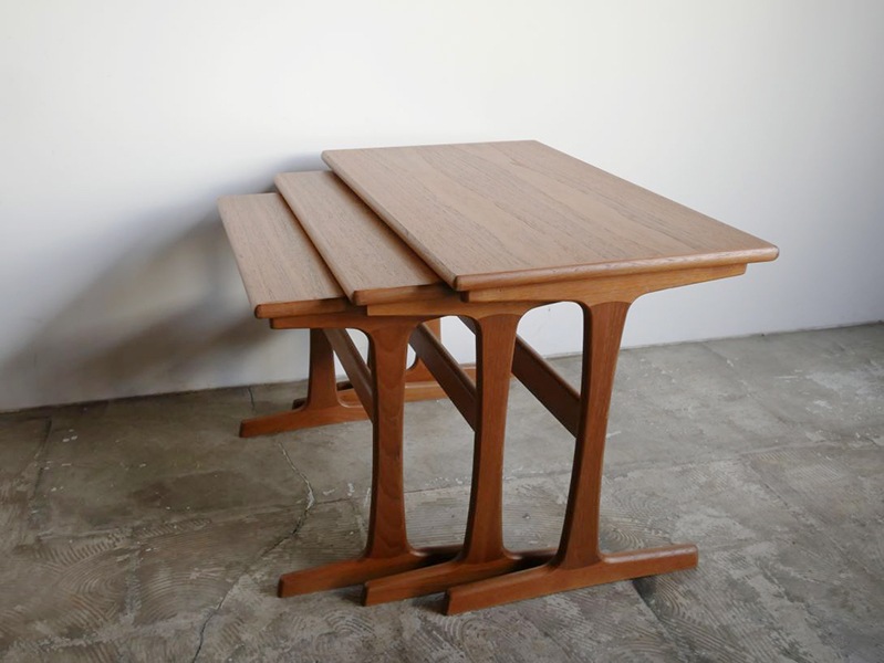 Nest of Tables by Kai Kristiansen�ڤ��䤤��碌��