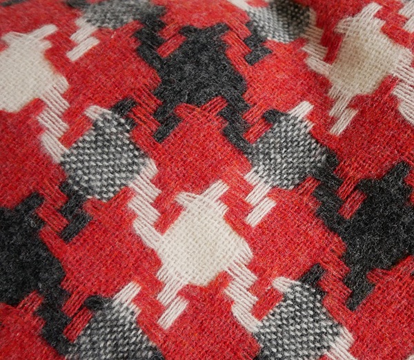 Houndstooth throw by Bronte