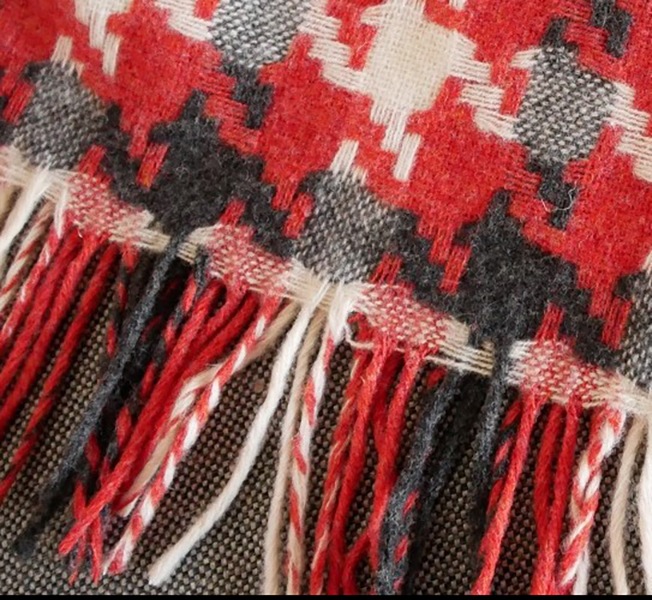 Houndstooth throw by Bronte