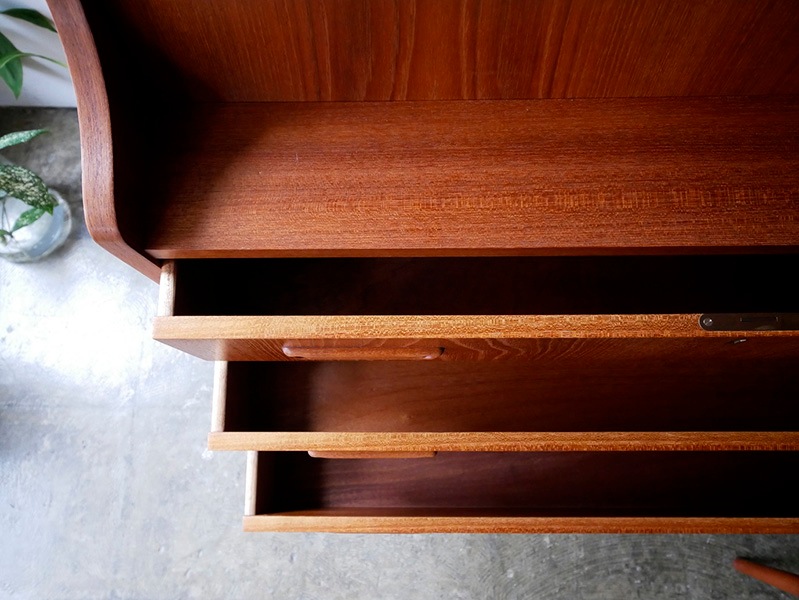 Writing Bureau by Tibergaard Nielsen