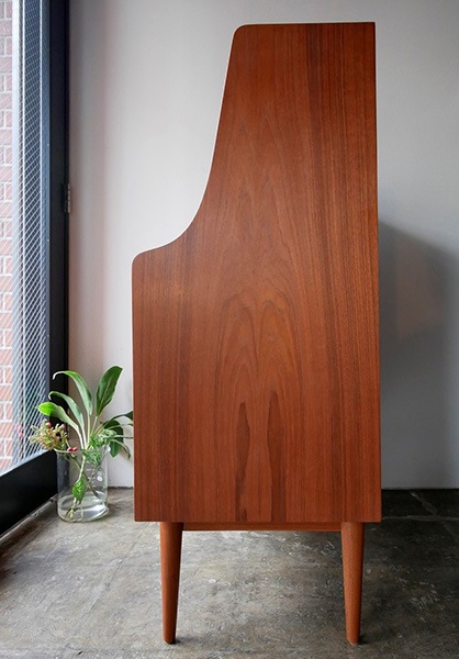 Writing Bureau by Tibergaard Nielsen