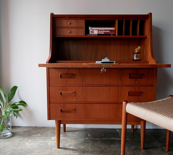 Writing Bureau by Tibergaard Nielsen
