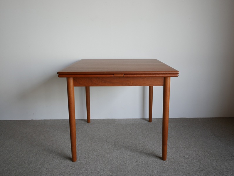 DK Dining Table