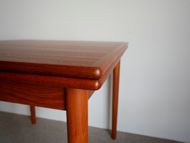 DK Dining Table