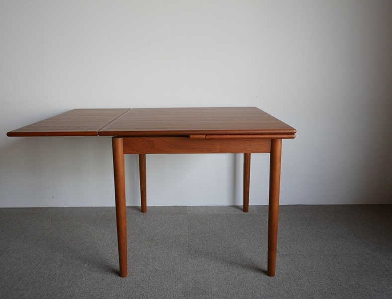 DK Dining Table