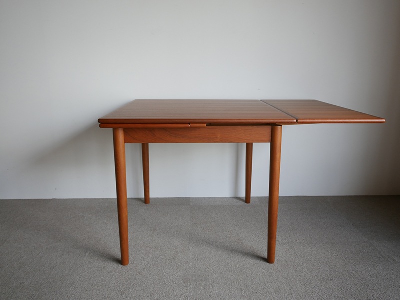 DK Dining Table