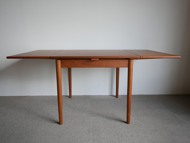 DK Dining Table