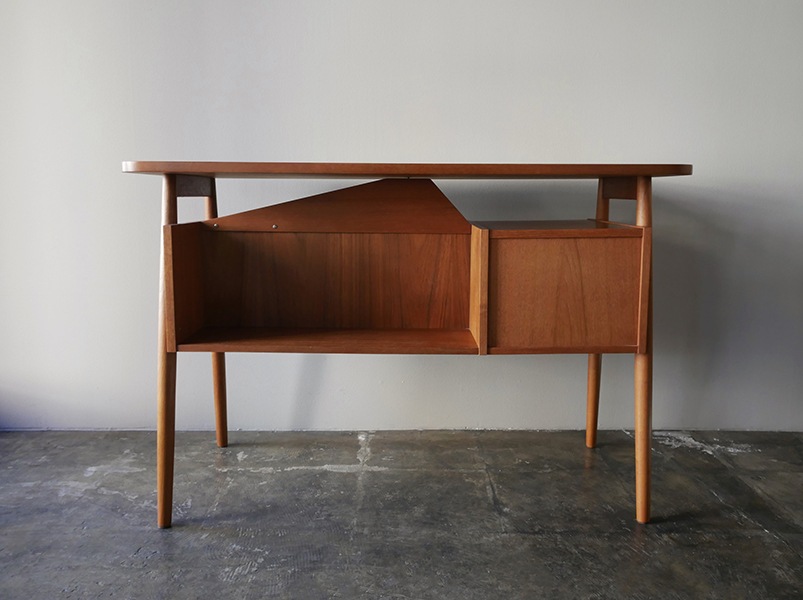 Desk by Tibergaard Nielsen