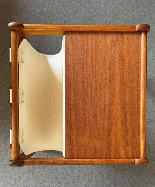 Magazine/Side Table