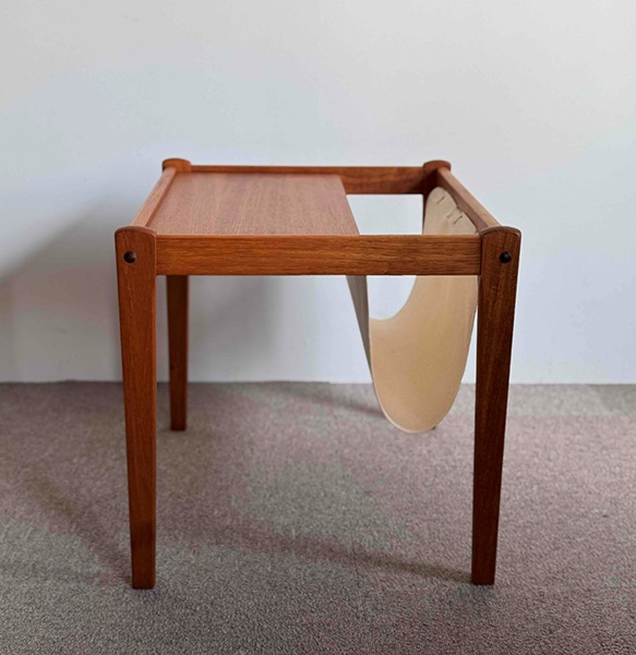 Magazine/Side Table