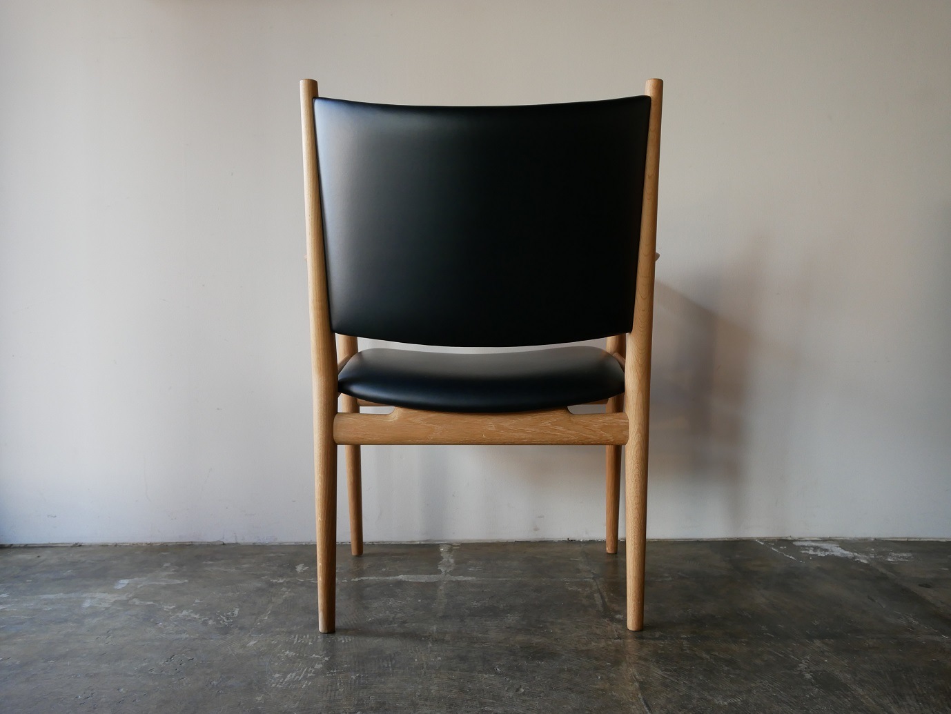 JH-513 Arm chair by Hans J.Wegner