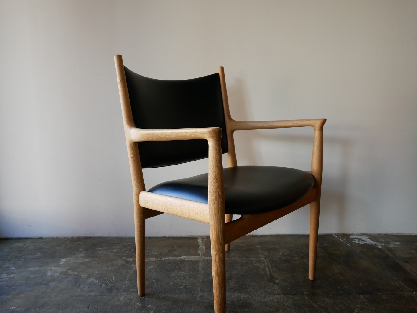 JH-513 Arm chair by Hans J.Wegner