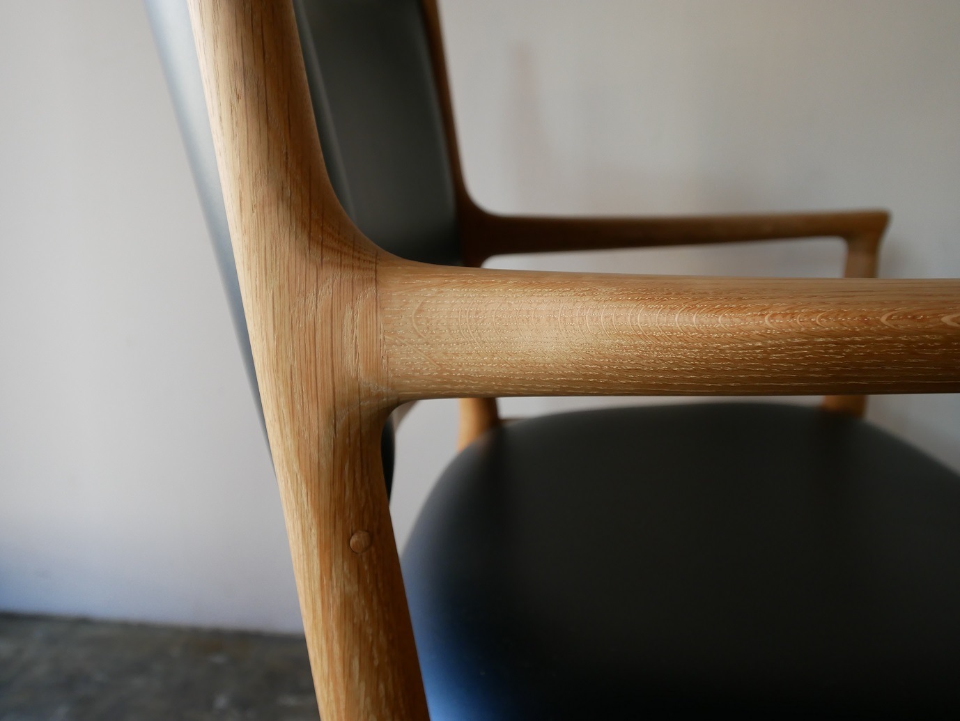 JH-513 Arm chair by Hans J.Wegner