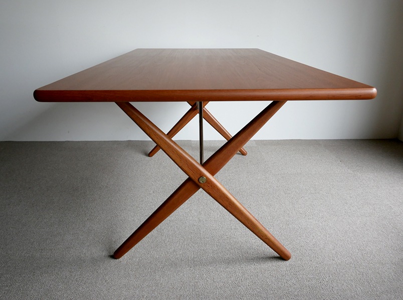 AT-303 DINING TABLE by Hans J.Wegner