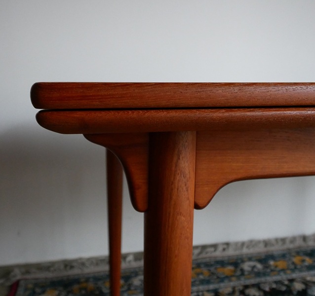 NO.50 Dining Table by Omann Jun