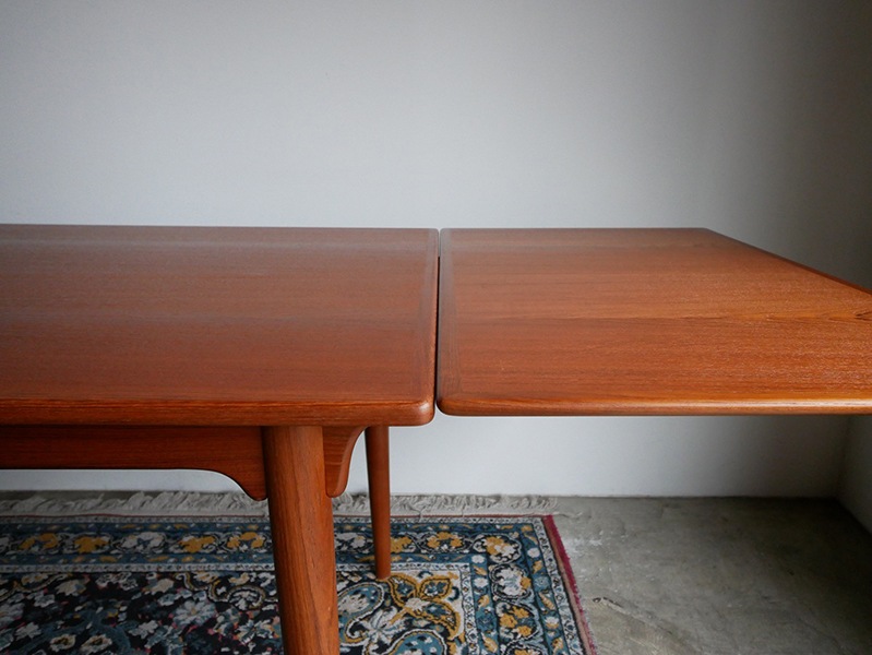 NO.50 Dining Table by Omann Jun