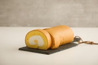 【冷凍】１カットロールケーキ　名古屋コーチン卵８個入り