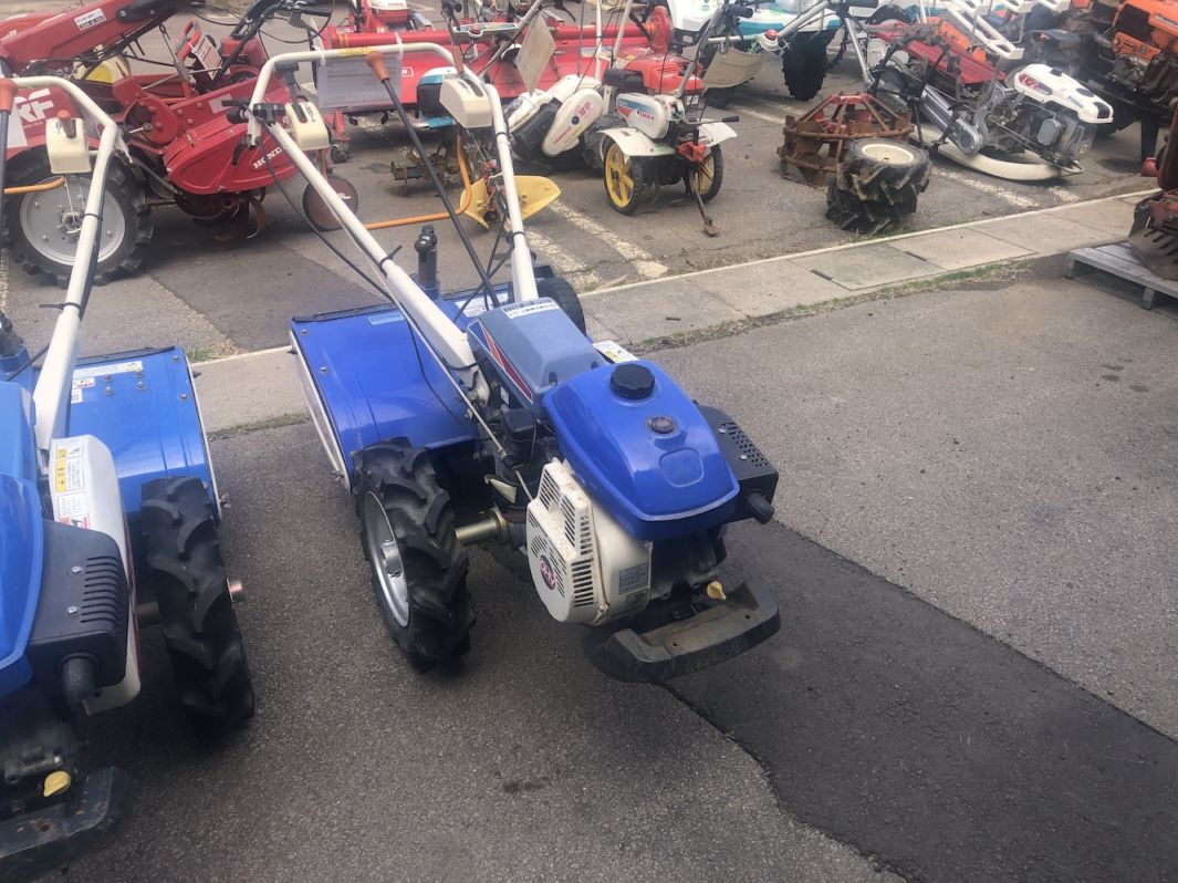 イセキ 耕耘機 KVR70-PS 長さ×幅×高さ:1690×685×1166(mm) 作業幅600mm 使用燃料 /容量 :無鉛ガソリン/2.4L