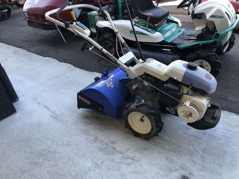 ロビン 管理機 RC560 機体寸法:1300×560×1060(mm) 出力5.0ps 使用燃料