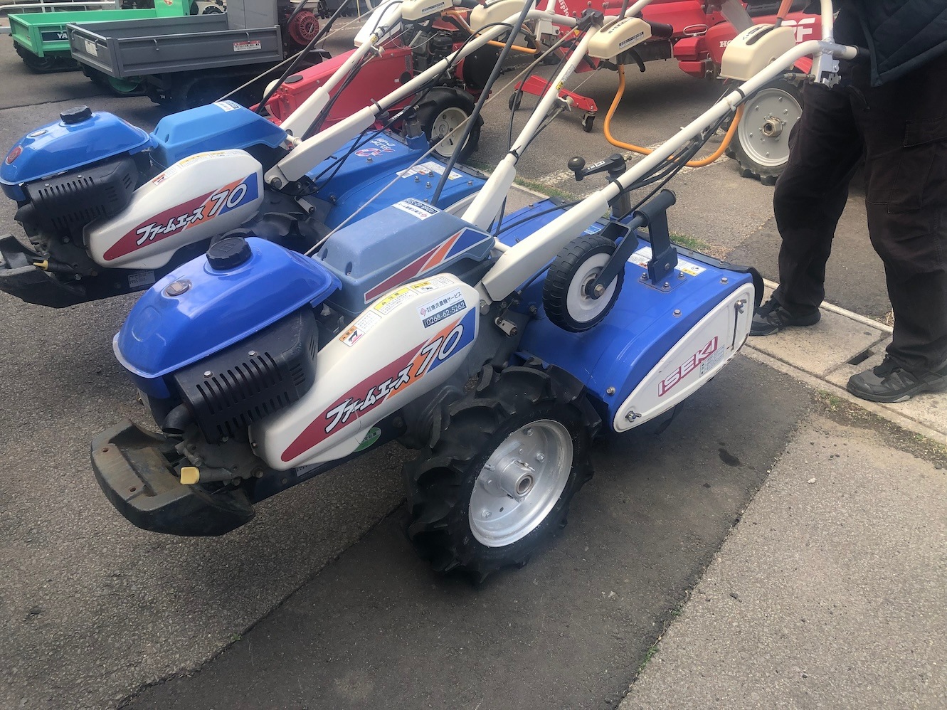 イセキ 耕耘機 KVR70-PS 長さ×幅×高さ:1690×685×1166(mm) 作業幅600mm 使用燃料 /容量 :無鉛ガソリン/2.4L