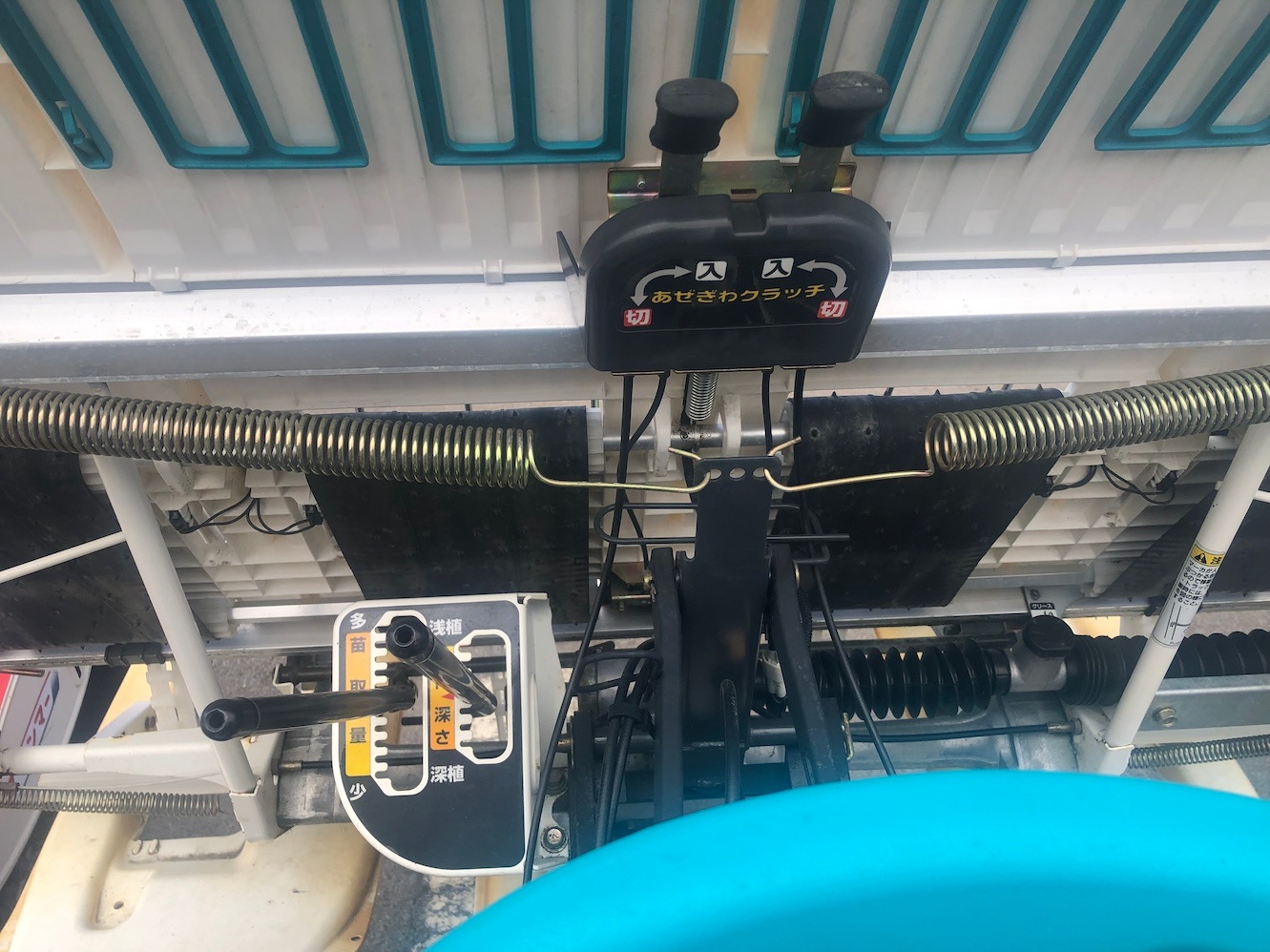 クボタ 乗用田植機 JC4A 機体寸法:2240×1600×1340mm 出力3.5ps 燃料/容量:無鉛ガソリン/4.2L