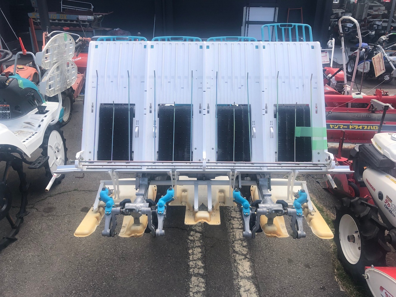 クボタ 乗用田植機 JC4A 機体寸法:2240×1600×1340mm 出力3.5ps 燃料/容量:無鉛ガソリン/4.2L