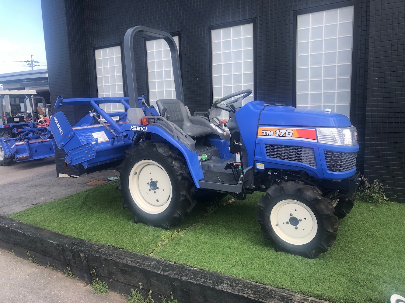 【11/9まで店頭商談中】イセキ トラクター TM170 機体寸法:2100×1030×1890(mm) 馬力17ps 燃料/容量 :ディーゼル軽油/13L