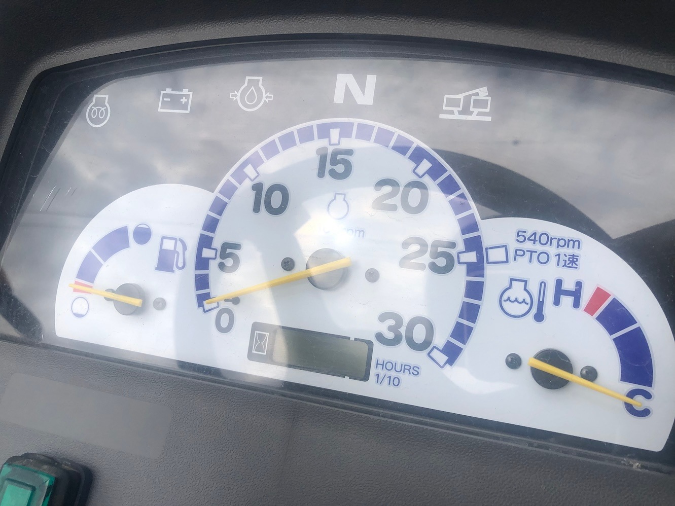 ヤンマー トラクター EF116 機体寸法:2660×1075×1890(mm) 出力16ps 燃料/容量 :ディーゼル軽油/27L