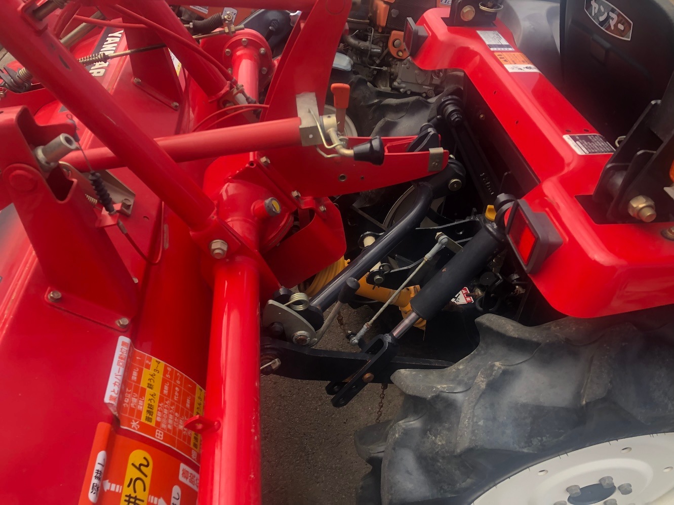 ヤンマー トラクター EF116 機体寸法:2660×1075×1890(mm) 出力16ps 燃料/容量 :ディーゼル軽油/27L