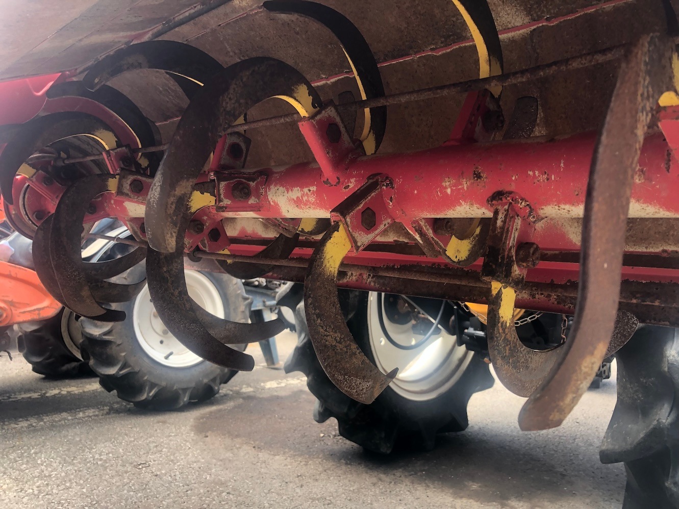 ヤンマー トラクター EF116 機体寸法:2660×1075×1890(mm) 出力16ps 燃料/容量 :ディーゼル軽油/27L