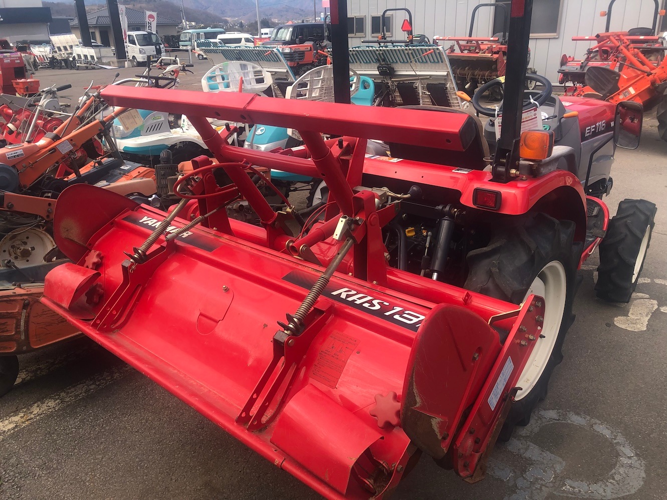 ヤンマー トラクター EF116 機体寸法:2660×1075×1890(mm) 出力16ps 燃料/容量 :ディーゼル軽油/27L